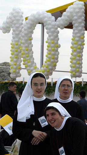 El papa Juan Pablo II realizó su viaje 101 en Banja Luka, sede administrativa de la República Serbia de Bosnia, donde permaneció poco más de diez horas y beatificó al laico local Ivan Merz. Esta fue la segunda visita de Juan Pablo II a Bosnia-Herzegovina, donde ya estuvo en 1997.