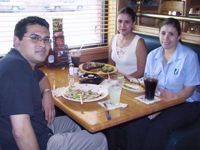 Gustavo González, Eli Salas y Claudia Anaya