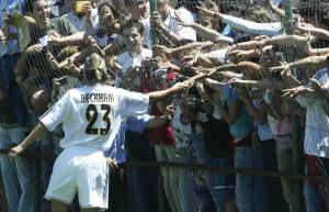 'A mí siempre me ha gustado el fútbol. Desde luego quiero a mi familia, tengo una vida maravillosa, pero el fútbol lo es todo para mí', indicó Beckham, quien incluso cerró su breve intervención con una frase en español: 'Hala Madrid'.