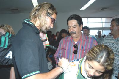 Los Guerreros del Santos Laguna, regresaron a la Comarca Lagunera procedentes del paradisíaco puerto de Acapulco, lugar donde realizaron la etapa de playa de pretemporada por espacio de diez días, de cara al Torneo Apertura 2003, el cual inicia exactamente en un mes.