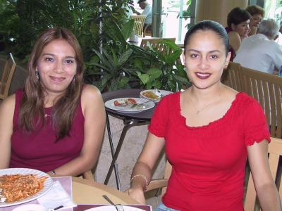 Irene Zúñiga y Miriam Gudiño.