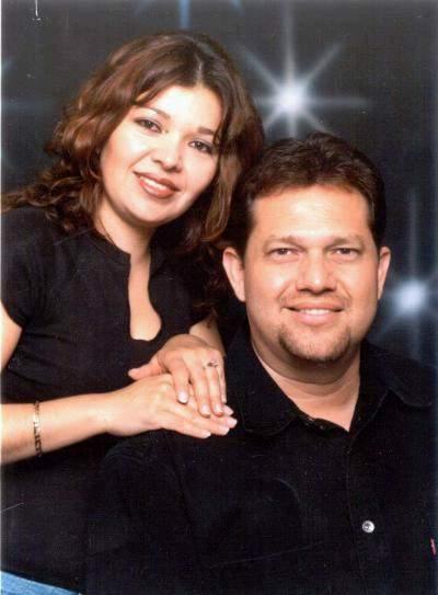 Señor Víctor Manuel Galindo Obregón y María Dolores Esquivias de Galindo en una fotografía de estudio.