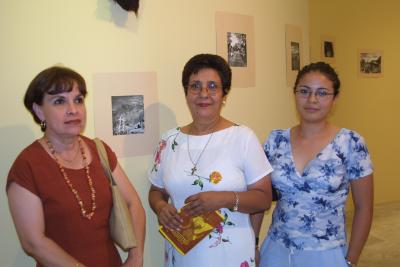 Rosario Goytia Aguiñaga, Rosa Sandoval y Julia Garza Sandoval