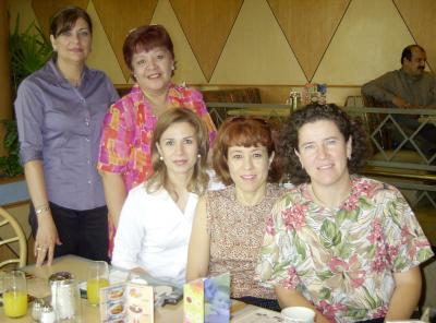 Sonia de Sanz, ALma Ortiz, Malu de López, Mamsusi de Herrera y Claudia Von Bertrab.