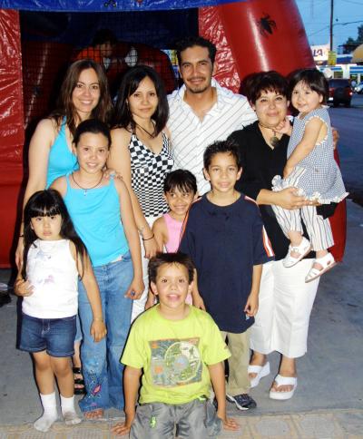 José Manuel Villalobos Carrasco y familia.