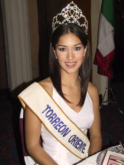 Astrid Ayup González, reina saliente del Club Rotario de Torreón.