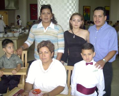 Dylan Javier, Javier Castro, Ana Lilia Hernéndez de Castro, Reyna Hernández y Socorro Contreras.