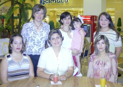 Alejandra H. de Campa, Mónica de Fernández, Lorena de Barba, Marytere de Yarza, Brenda de Maldonado y Marcela González.