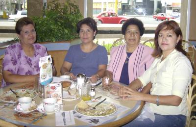 Carmen Castellanos, Carmelita Romero, Bety Prieto y María Isabel Najera.