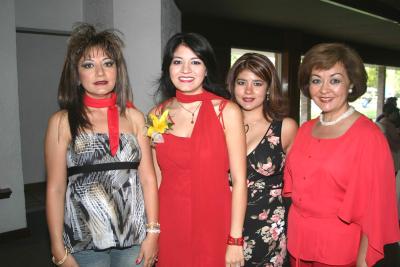 Sharon Lee Chibli en compañía de sus hermanas Katy Lee de Zarzar, Karime Lee y Perlita Lee de Pérez, durante su despedida de soltera