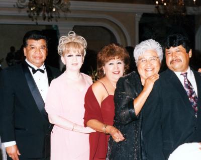 Gustavo, Elia, Estela, Laura y Luis Ávila quienes disfrutaron de una grata velada en la boda de Gustavo Ávila y Haydeé Rivas.