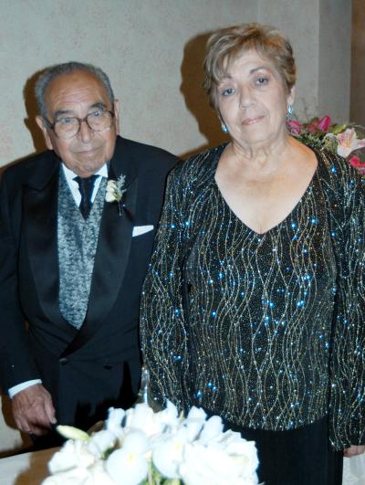 Señores Emilio García Corral y Yolanda Cisneros de García.