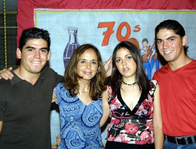 Pecky Webb celebró su onomástico en compañía de sus hijos, Abelardo Franco y Pamela de la Fuente Webb.