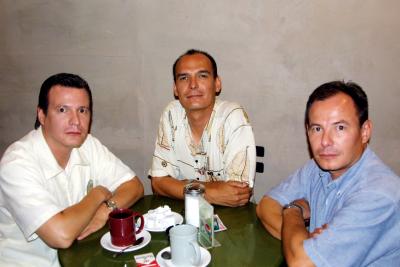 Vicente, Carlos y Enrique Izaguirre captados recientemente.