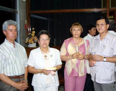 Roberto Landeros, Martha Elena de Landeros, Tere de Blanco y Hugo Blanco.