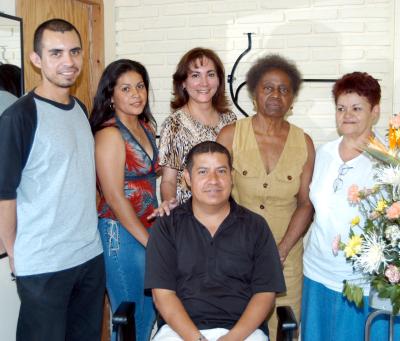 Hugo Kerckhoffs, Cinthia Pérez, Maribel de la Cruz, Juanita Orta, Leonila Valenzuela y Jaime Alejandro Pérez.