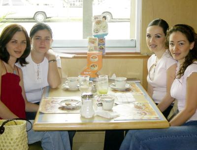 Laura, Liliana, Vanessa y Cristina Ochoa.