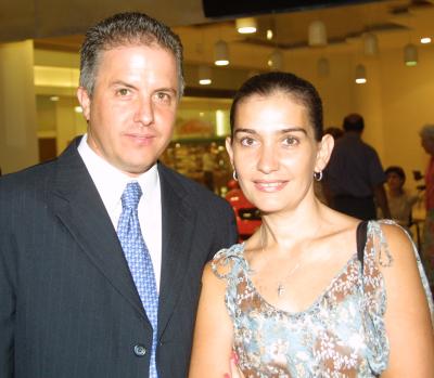 Señores Roberto González Lobo y Susana Grajeda de González.