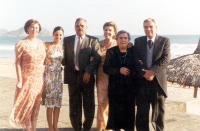 Carmen G. de González, Angélica Gacía de Alba, Jesús Porras Saracho, Ana Avelina G. de Porras, Angélica I. de García de Alba y Roberto García de Alba.