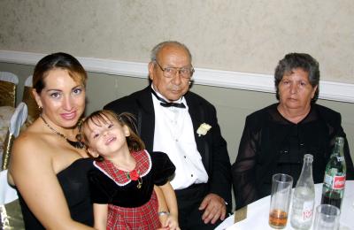 Ofelia Rodríguez, niña Yeremi González, Antonio Santacruz Díaz y Clemencia Rodríguez de Santacruz