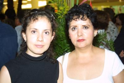 Lety Trujillo Ramírez y Leticia R. de Trujillo.