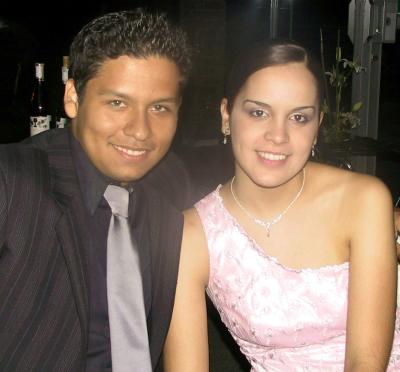 Eduardo Bernal y Brenda Todd.