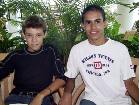 Carlos Chávez Flores y Carlos Ganem Rivas en un restaurante de la localidad