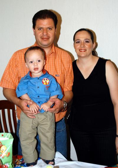 Por su tercer cumpleaños el pequeños Sebastián fue festejado por sus padres, Jaime Villanueva Sánchez y Mónica González de Villanueva.