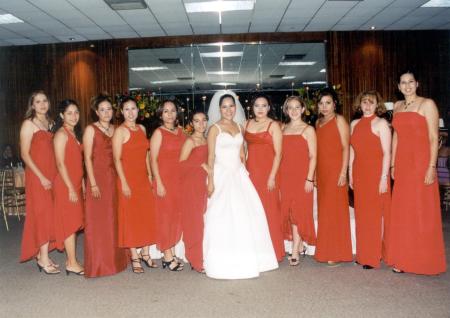 Rocío Rivera Karrum acompañada de sus damas el día de su fiesta de matrimonio.