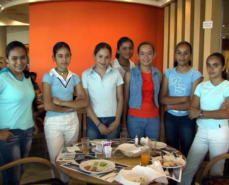 Bárbara Lara, Denisse MEza, Cynthia Rodríguez, Paulina Meza, Verónica Viesca, Ana Lilián Chávez y Sofía Torrado del Colegio Madison.