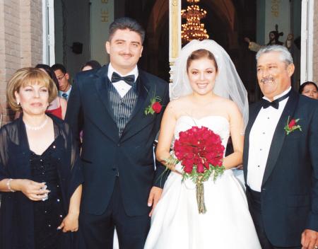 Los novios Berenice y Arturo, Olga Rodríguez y Óscar Torres.