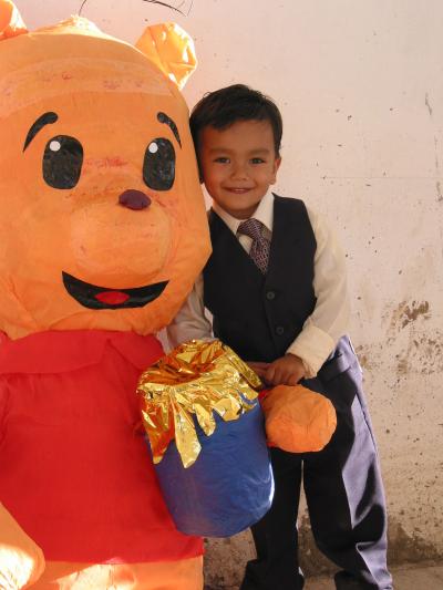 El pequeño Willy Fabián cumplió tres años de edad y por tal motivo sus padres, Wilfrido Rivera y Rosa María Hernández le ofrecieron una piñata.