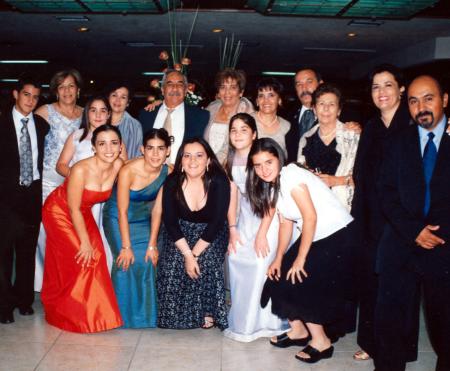 David y Lupita Castañeda, Laura de Castañeda, Eduardo, Alicia, Netty, Mena, Lupita, Raymundo, Paulina, Lorena, Cecy, Adriana, Carolina, Andrea y Claudio Castañeda.