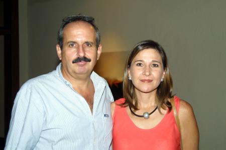 Jorge Martínez Sada y Mónica Bernal de Martínez.