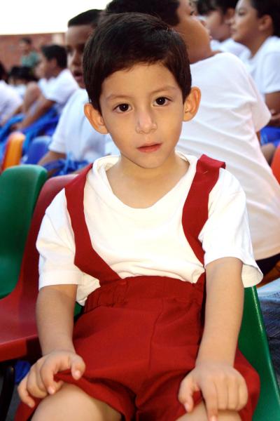  12 de agosto 
 
Rafael Ibarra Holguín, captado en una ceremonia de graduación.