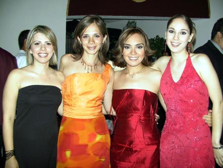 Paty de Amador, Bárbara García, Karla Reyes y Graciela de Reyes.