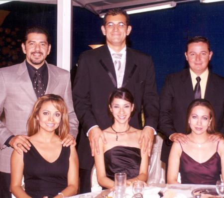 Julián Montoya y Elva Chavarría, Carlos Rodríguez y Carla Sosa, Fernando Campo y Roxana Ortega.