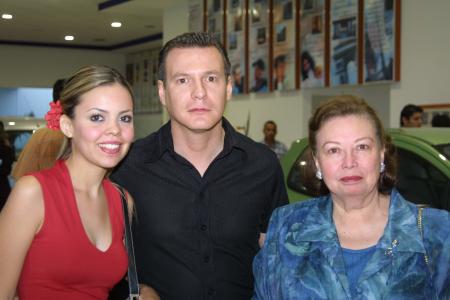 Liliana González Miranda, Vicente Izaguirre, Martín y Elvira M. de Izaguirre.