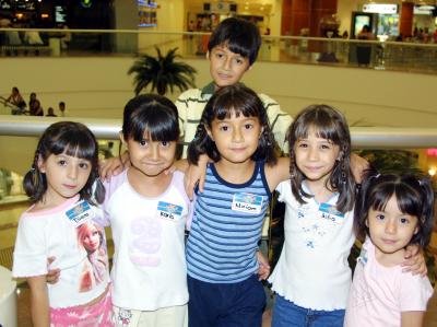 Diana, Karla, Miriam, July, Mariana y Héctor García Pulido.