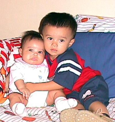 Rafael junto a su hermana Daniela en el festejo que le ofrecieron sus padres Rafael Sánchez y Teresa Facio de Sánchez por su segundo cumpleaños.