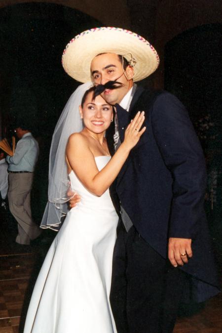 Bruno Solís y Lizett Espinoza durante su banquete de bodas.