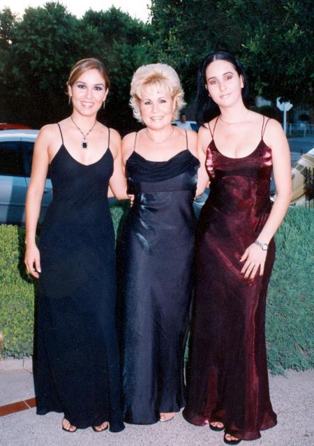 Fabiola Garza, Elvira  Gutiérrez Franco y Patricia Garza.