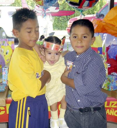  20 agosto 

Rubén y Carlos Coronado celebraron su séptimo y octavo onomástico, respectivamente con un convivio ofrecido por su s Rubén Coronadoy Guadalupe Romo, los acompaña su hermanito.