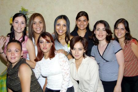 En la fiesta de despedida de Olga Georgina Darwich Goitia estuvieron, Jéssica de González, Marcela de Garrido, Lucía Sarmiento, Leila Chamut, Yasmín García de Alba, Inés de Vacio, Sandra de Rodríguez y Laura Sosa.