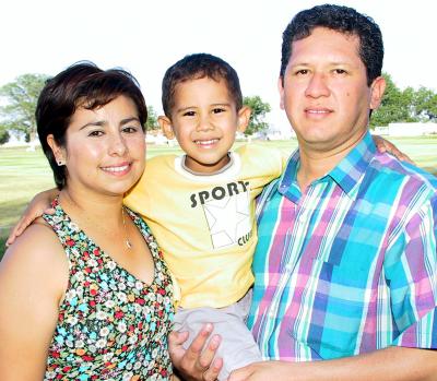 Jorge Alejandro García Vela cumplió cinco años de vida, ocasión que celebró con una divertida fiesta organizada por sus padres Eduardo García Granados y María Angélica Vela Zul.