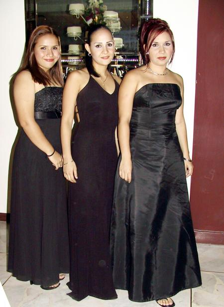 Karla E., Lourdes A. y PAloma Silva Rivera.