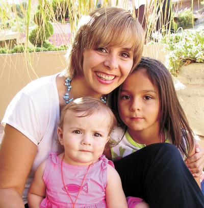 Angie de González consus hijas Daniela y Angie González Milán disfrutaron de una entretenida fiesta infantil