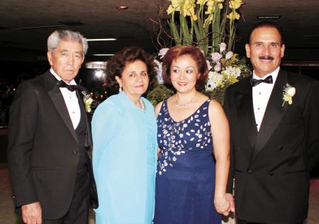 Antonio Lee y Karime Ch. de Lee, Perlita de Pérez y Antonio Pérez.