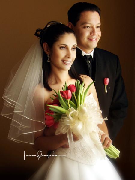 Ing. José Luis Acosta Sifuentes y Lic. Rosa Cecilia Sosa Lugo contrajeron matrimonio religioso en la parroquia Los Ángeles el dos de agosto de 2003.

  Estudio: Laura Grageda