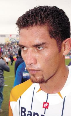  VENÍAN A GANAR
'Nosotros veníamos por un resultado favorable, manejamos bien el balón, tuvimos la mayor parte del partido la pelota, pero el que mete los goles gana los partidos, así es el futbol'. Gerardo Galindo, mediocampista de Pumas.